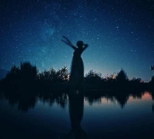 Unraveling the Mystery: Does the Moon Impact Your Menstrual Cycle? - ARUM.CARE